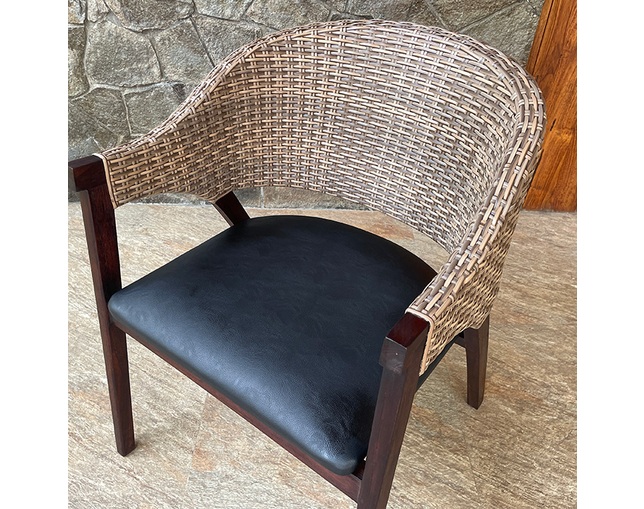 Alam Sari(アラム サリ) teak ＆ Synthetic Rattan dining chairの写真