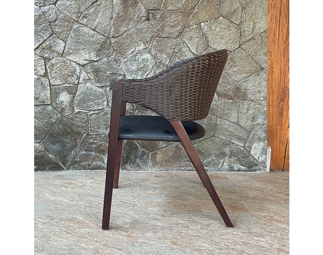 Alam Sari(アラム サリ) teak ＆ Synthetic Rattan dining chairの写真