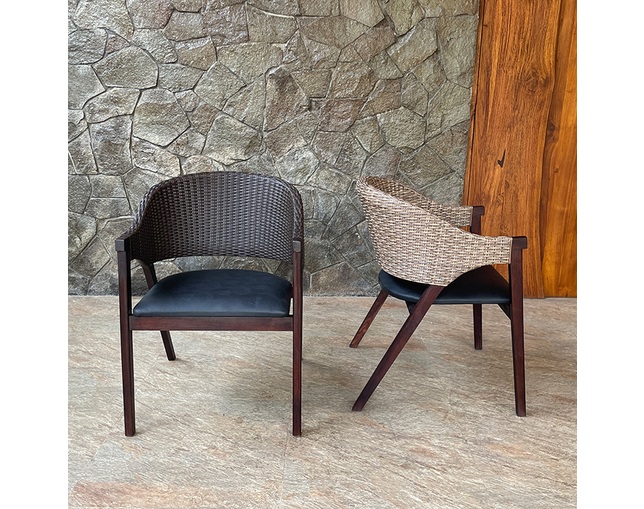 Alam Sari(アラム サリ) teak ＆ Synthetic Rattan dining chairの写真