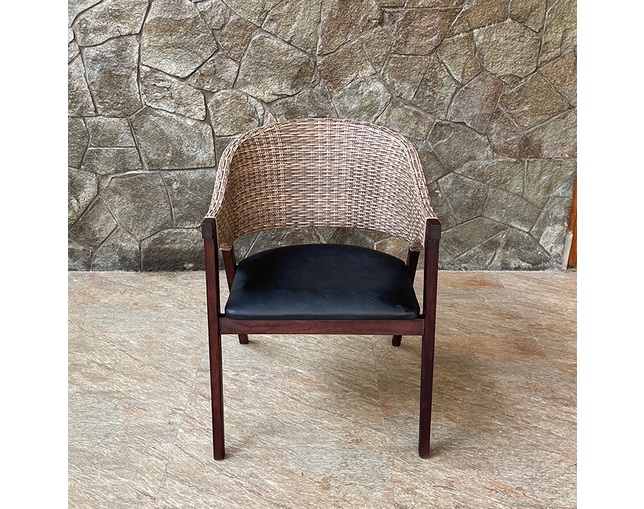 Alam Sari(アラム サリ) teak ＆ Synthetic Rattan dining chairの写真