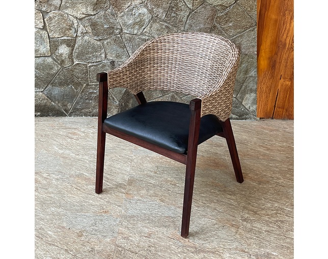 Alam Sari(アラム サリ) teak ＆ Synthetic Rattan dining chairの写真