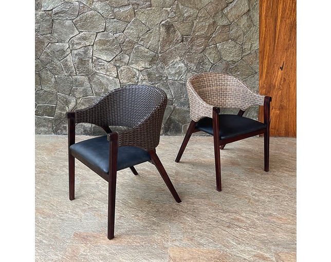 Alam Sari(アラム サリ) teak ＆ Synthetic Rattan dining chairの写真