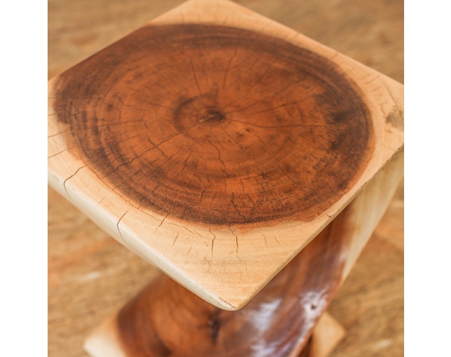 Alam Sari(アラム サリ) Twist Stool Monkey Pod Woodの写真