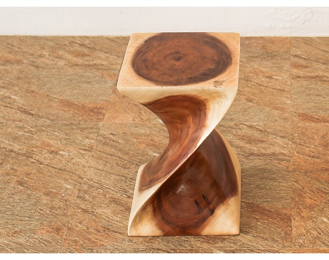 Alam Sari(アラム サリ) Twist Stool Monkey Pod Woodの写真