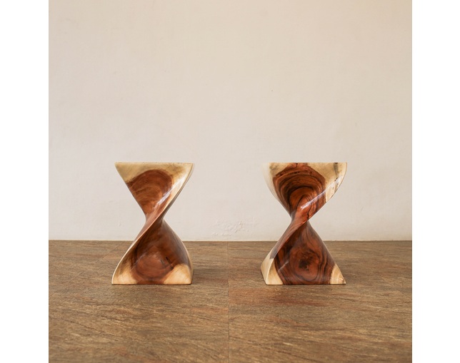 Alam Sari(アラム サリ) Twist Stool Monkey Pod Woodの写真