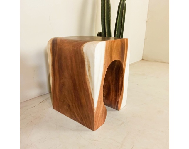 Alam Sari(アラム サリ) U Stool Monkeypod Woodの写真