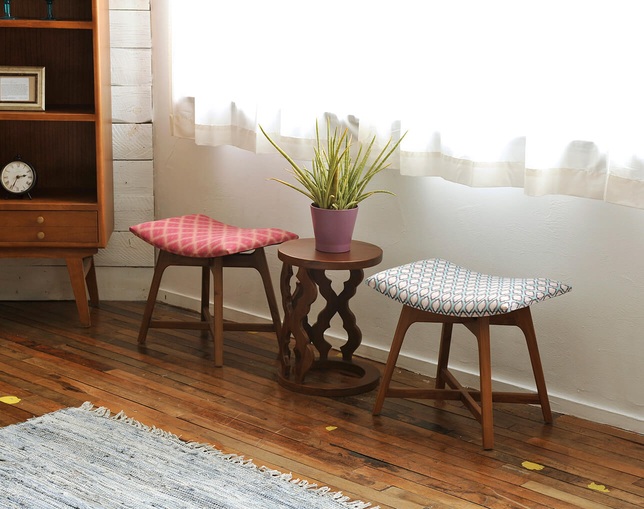 asri(アスリー) Carved Side Table-Aの写真