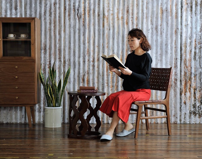 asri(アスリー) Carved Side Table-Aの写真