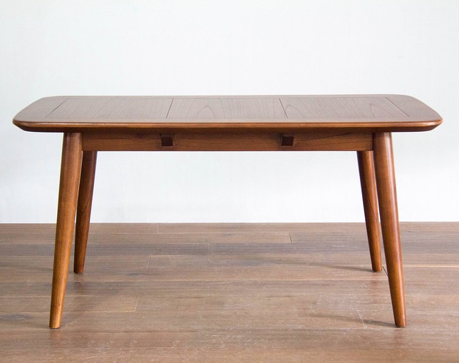 asri(アスリー) ARU Dining Tableの写真