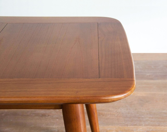 asri(アスリー) ARU Dining Tableの写真