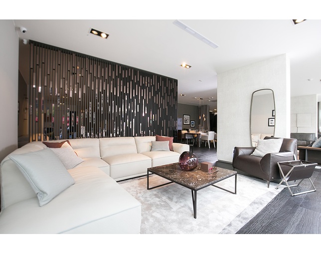 Natuzzi Italia(ナツッジイタリア) TITANO センターテーブルの写真