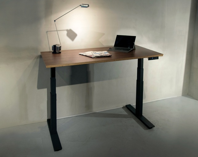 ボーダレス(BORDERLESS) FeEL WALNUT 1600×700 電動昇降デスクの写真