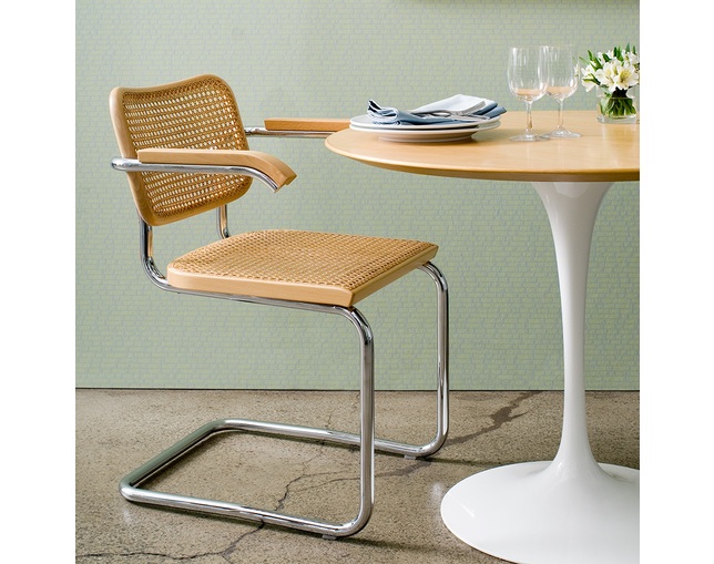 ノル(Knoll) Cesca Chair with Armsの写真