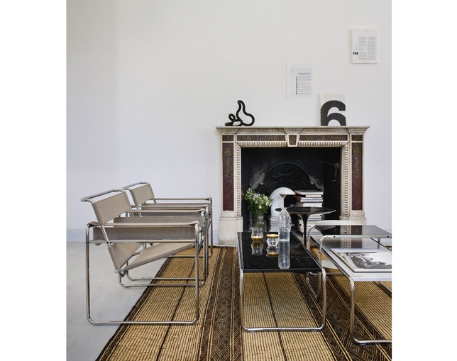 ノル(Knoll) Laccio Tablesの写真