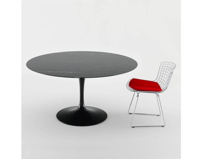 ノル(Knoll) Saarinen Collection Round Tablesの写真