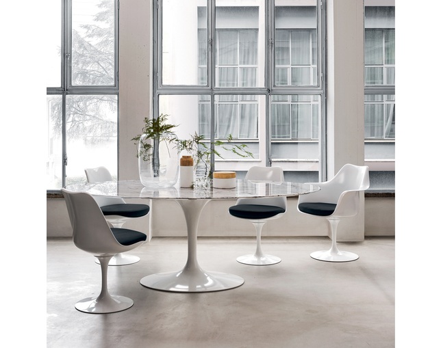 ノル(Knoll) Saarinen Collection Round Tablesのメイン写真