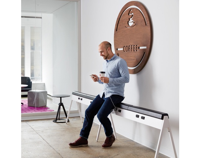 ノル(Knoll) Edward Barber & Jay Osgerby Collection Piton Tableの写真