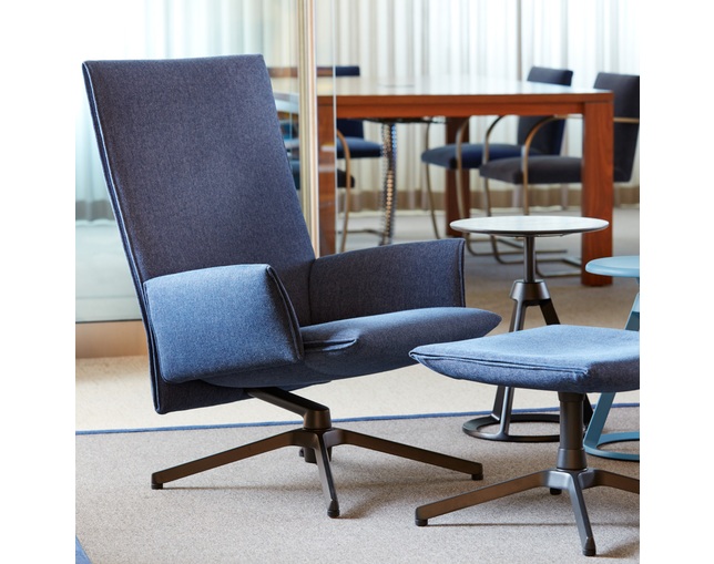 ノル(Knoll) Edward Barber & Jay Osgerby Collection Piton Tableの写真