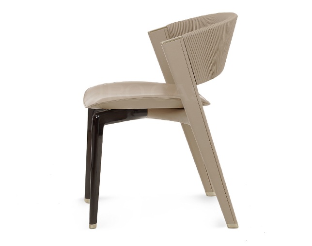 Hessentia Cornelio Cappellini LISBONA Chairの写真