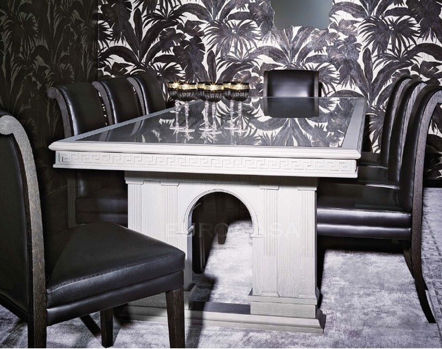 VERSACE HOME ダイニングテーブルの写真