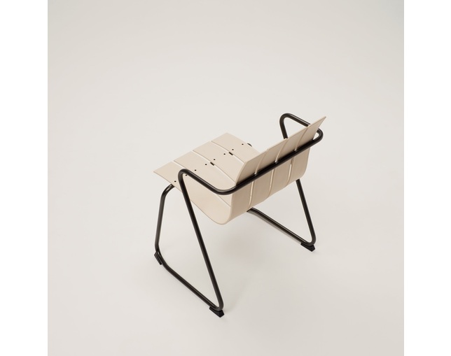 COMPLEX UNIVERSAL FURNITURE SUPPLY OCEAN CHAIRの写真