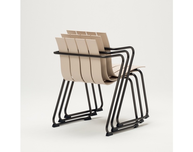 COMPLEX UNIVERSAL FURNITURE SUPPLY OCEAN CHAIRの写真