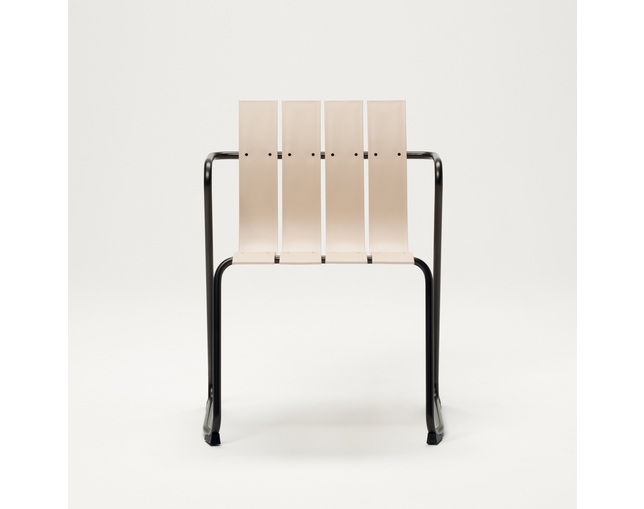 COMPLEX UNIVERSAL FURNITURE SUPPLY OCEAN CHAIRの写真