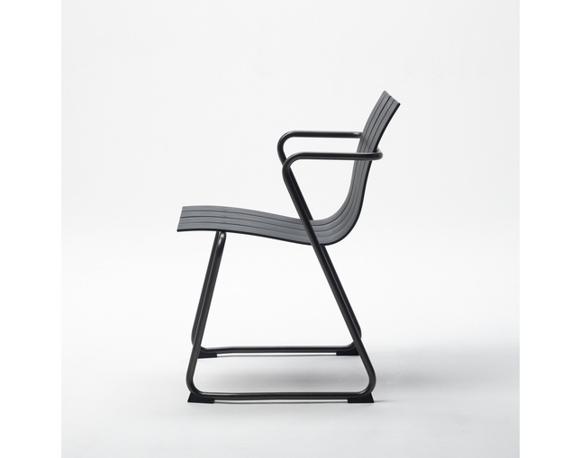 COMPLEX UNIVERSAL FURNITURE SUPPLY OCEAN CHAIRの写真