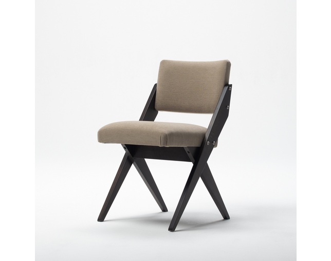 COMPLEX UNIVERSAL FURNITURE SUPPLY Spy Chairの写真