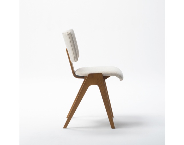 COMPLEX UNIVERSAL FURNITURE SUPPLY Dwarf Chairの写真