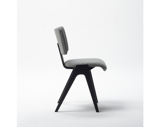 COMPLEX UNIVERSAL FURNITURE SUPPLY Dwarf Chairの写真