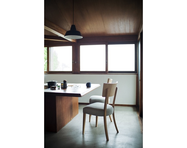 COMPLEX UNIVERSAL FURNITURE SUPPLY Tavern Chairの写真