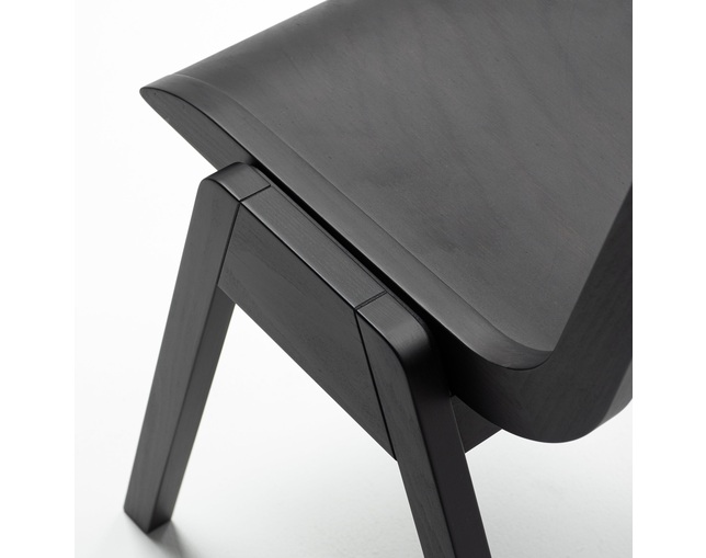 COMPLEX UNIVERSAL FURNITURE SUPPLY Rainer Chairの写真