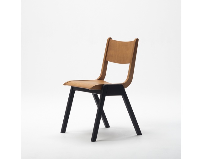 COMPLEX UNIVERSAL FURNITURE SUPPLY Rainer Chairの写真