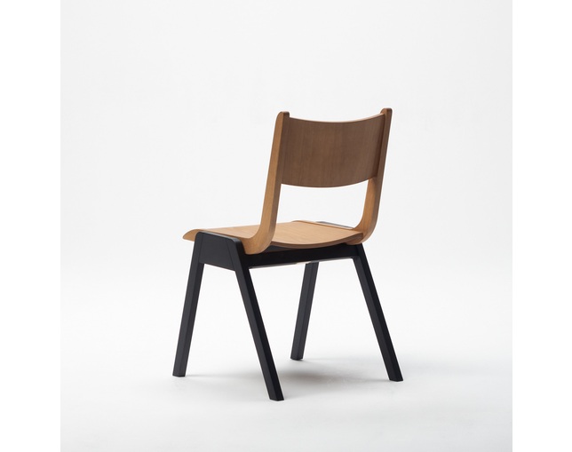 COMPLEX UNIVERSAL FURNITURE SUPPLY Rainer Chairの写真