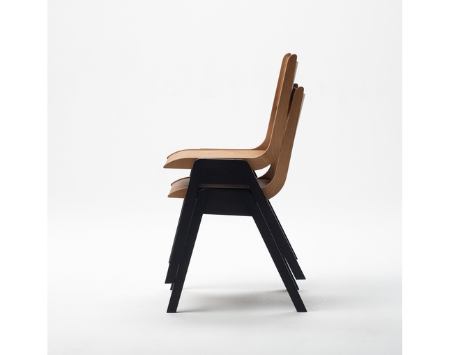 COMPLEX UNIVERSAL FURNITURE SUPPLY Rainer Chairの写真