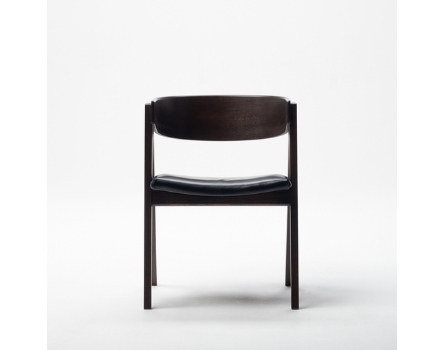 COMPLEX UNIVERSAL FURNITURE SUPPLY Compass Chairの写真