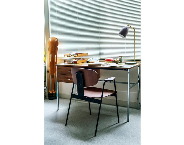 COMPLEX UNIVERSAL FURNITURE SUPPLY F2 Chairの写真