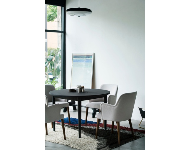 COMPLEX UNIVERSAL FURNITURE SUPPLY Zoe Round Tableの写真