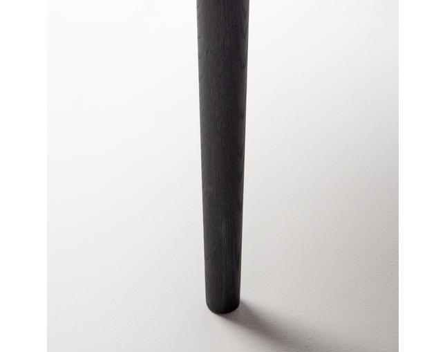 COMPLEX UNIVERSAL FURNITURE SUPPLY Zoe Round Tableの写真