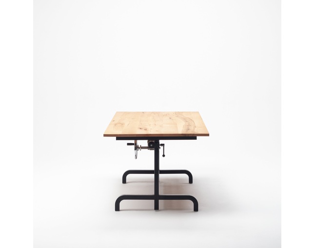 COMPLEX UNIVERSAL FURNITURE SUPPLY Tailor’s Adjustable Workbenchの写真