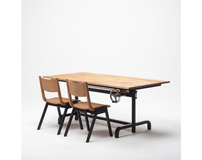 COMPLEX UNIVERSAL FURNITURE SUPPLY Tailor’s Adjustable Workbenchの写真