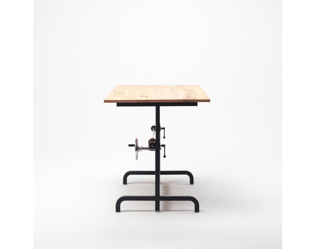 COMPLEX UNIVERSAL FURNITURE SUPPLY Tailor’s Adjustable Workbenchの写真