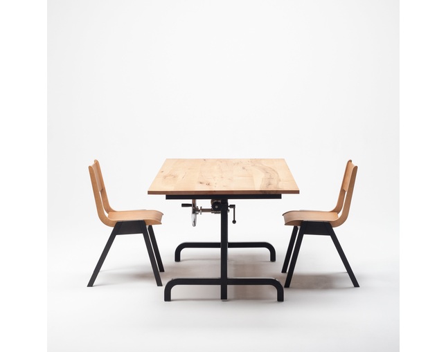 COMPLEX UNIVERSAL FURNITURE SUPPLY Tailor’s Adjustable Workbenchの写真