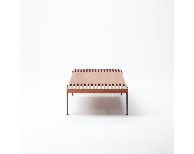 COMPLEX UNIVERSAL FURNITURE SUPPLY Stingray Coffee Tableの写真