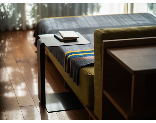 COMPLEX UNIVERSAL FURNITURE SUPPLY Black Side Tableの写真