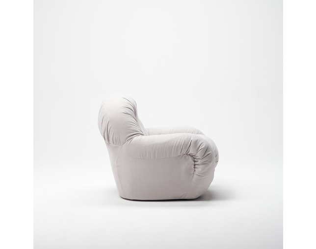 COMPLEX UNIVERSAL FURNITURE SUPPLY Bubble Sofaの写真