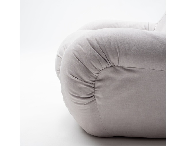 COMPLEX UNIVERSAL FURNITURE SUPPLY Bubble Sofaの写真