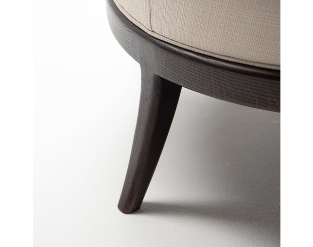 COMPLEX UNIVERSAL FURNITURE SUPPLY Gibbings Sofaの写真
