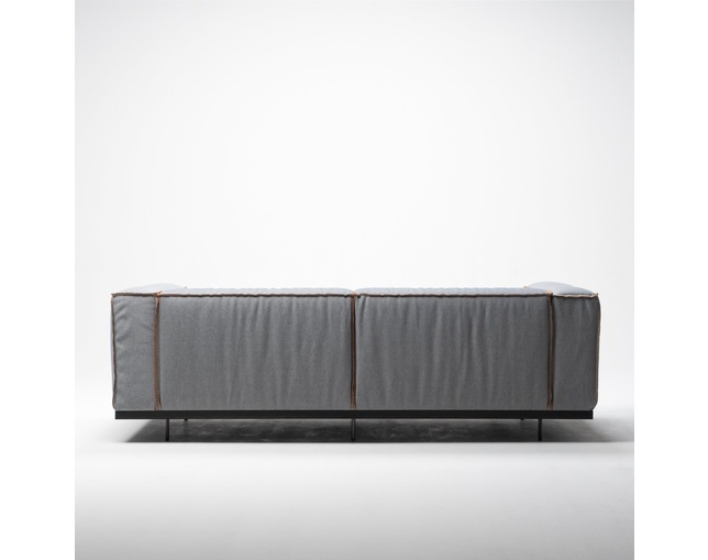 COMPLEX UNIVERSAL FURNITURE SUPPLY Heath Two Seat Sofa / Leatherの写真